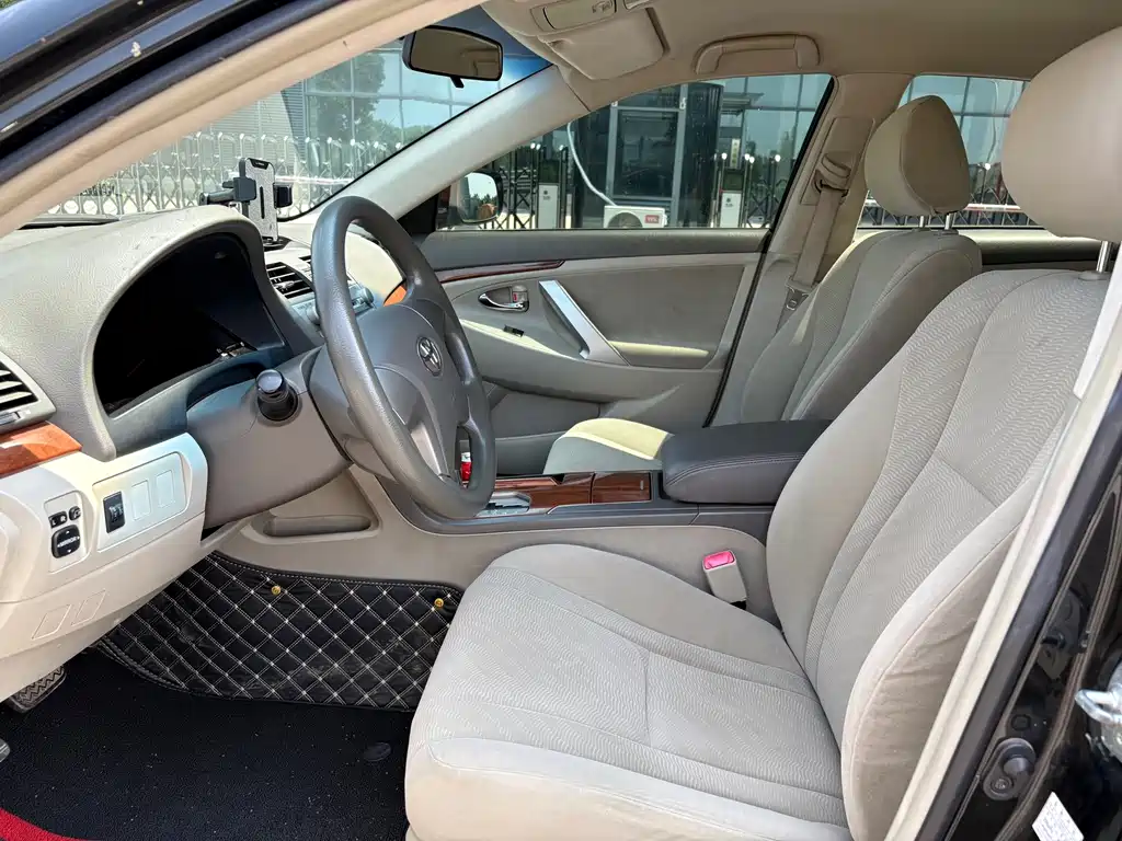 Toyota Camry 2014 — фото 10