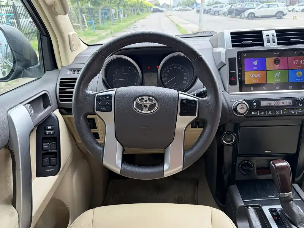 Toyota Prado 2015 — фото 12