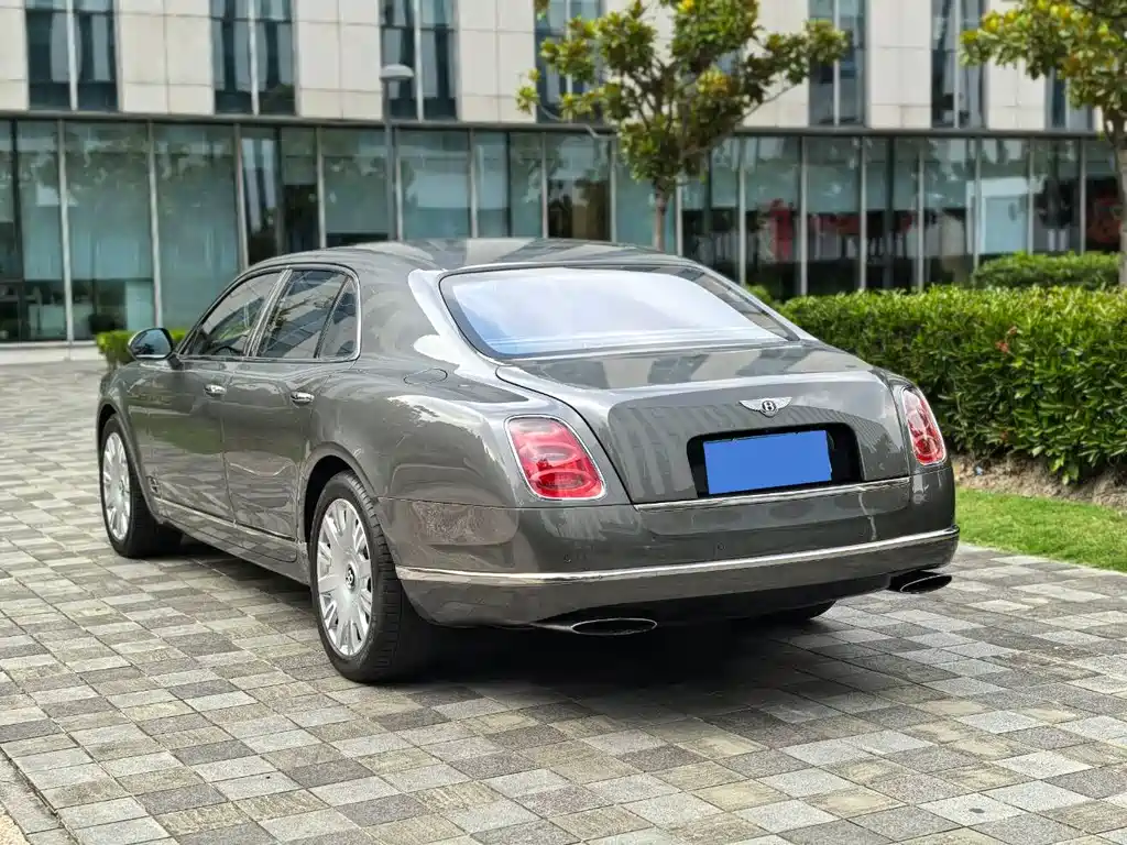 Bentley Mulsanne 2015 — фото 48