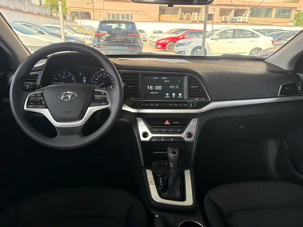 Hyundai Elantra 2018 — фото 6