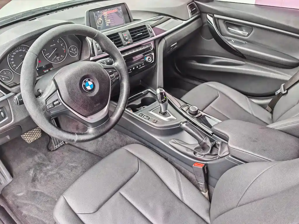 BMW 3 Series 2017 — фото 12