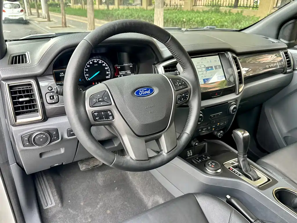 Ford Everest 2017 — фото 9