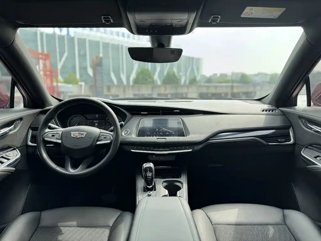 Cadillac XT4 2022 — фото 10