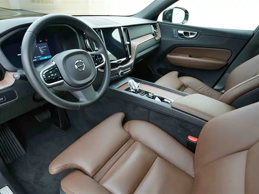 Volvo XC60 2024 — фото 10