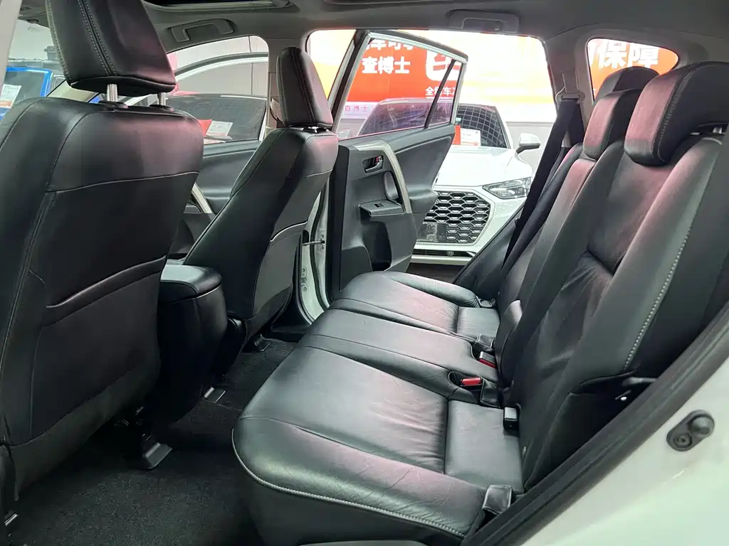 Toyota RAV4 2014 — фото 11