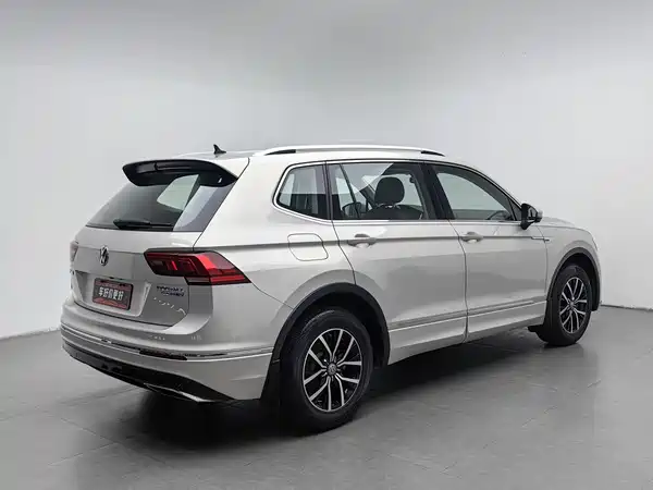 Volkswagen Tiguan L Plug-In Hybrid 2020