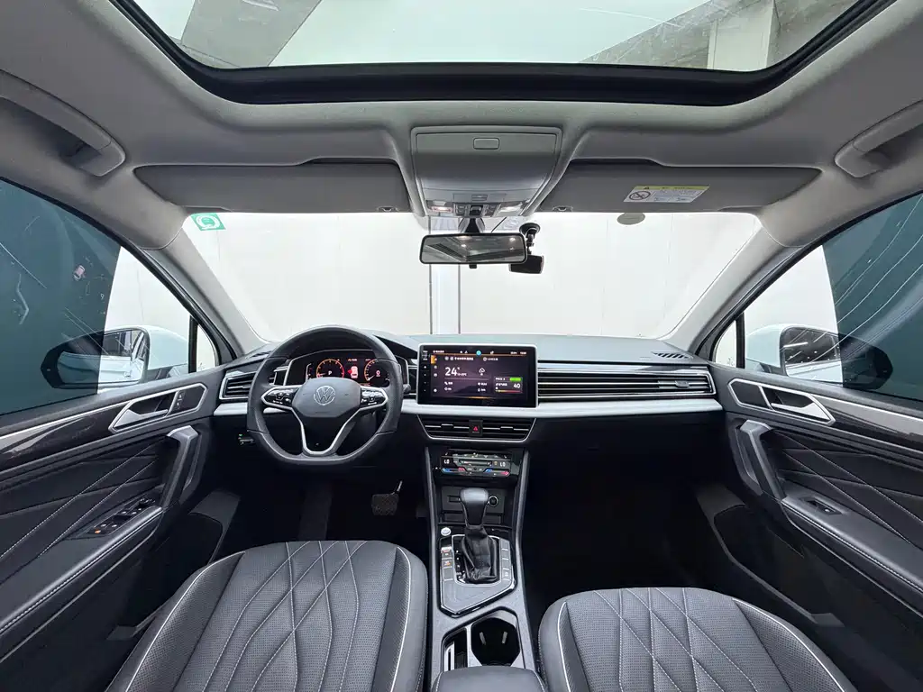 Volkswagen Tiguan L 2023 — фото 17