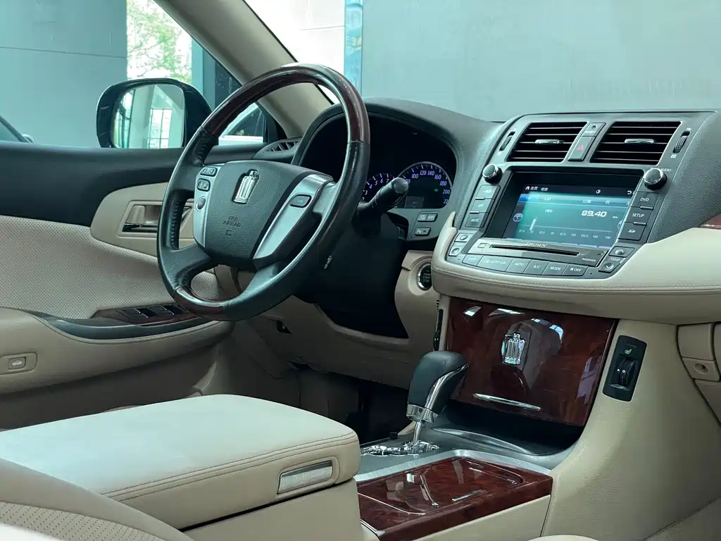Toyota Crown 2015 — фото 10