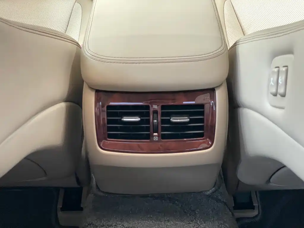 Toyota Crown 2015 — фото 17