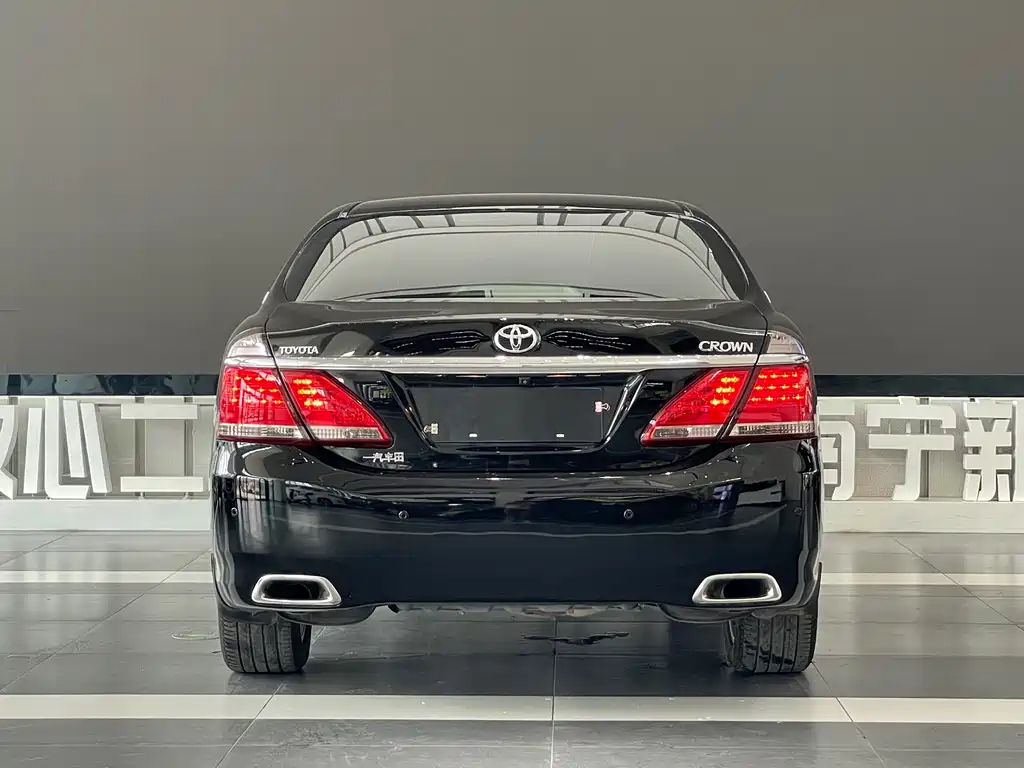 Toyota Crown 2015 — фото 5