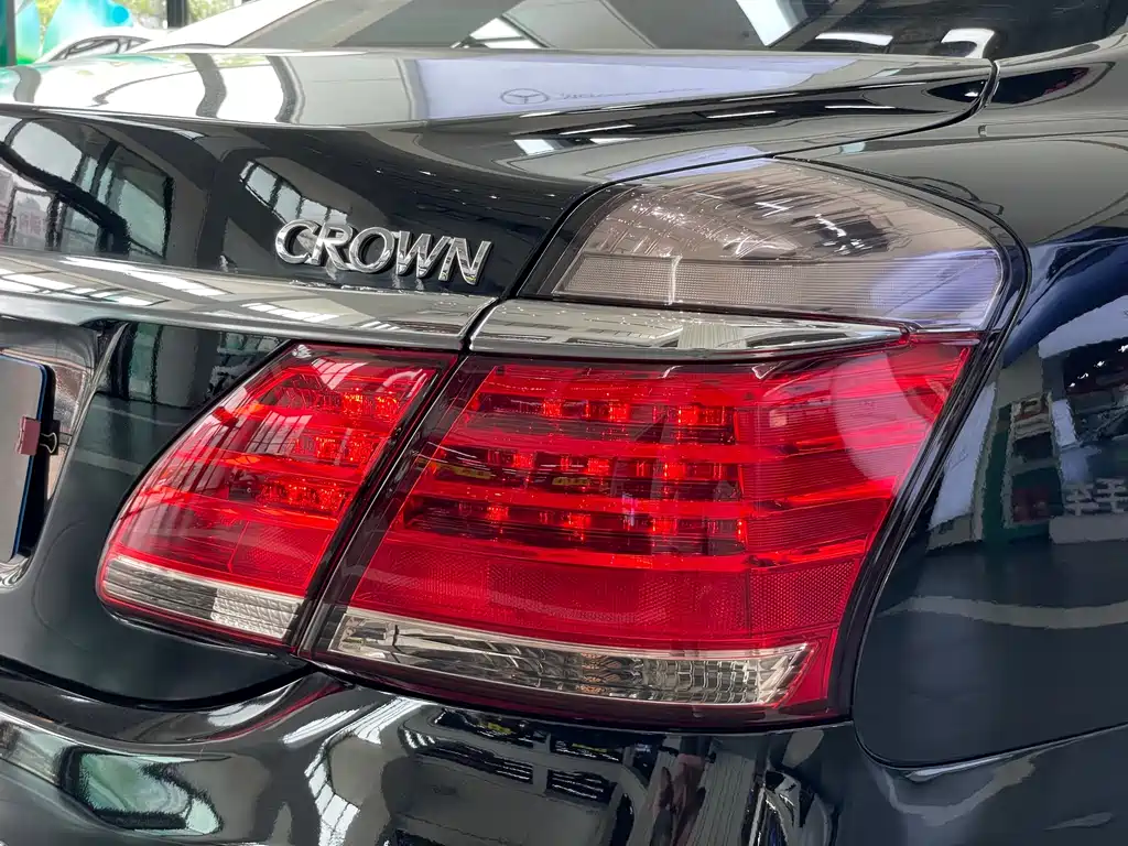 Toyota Crown 2015 — фото 27