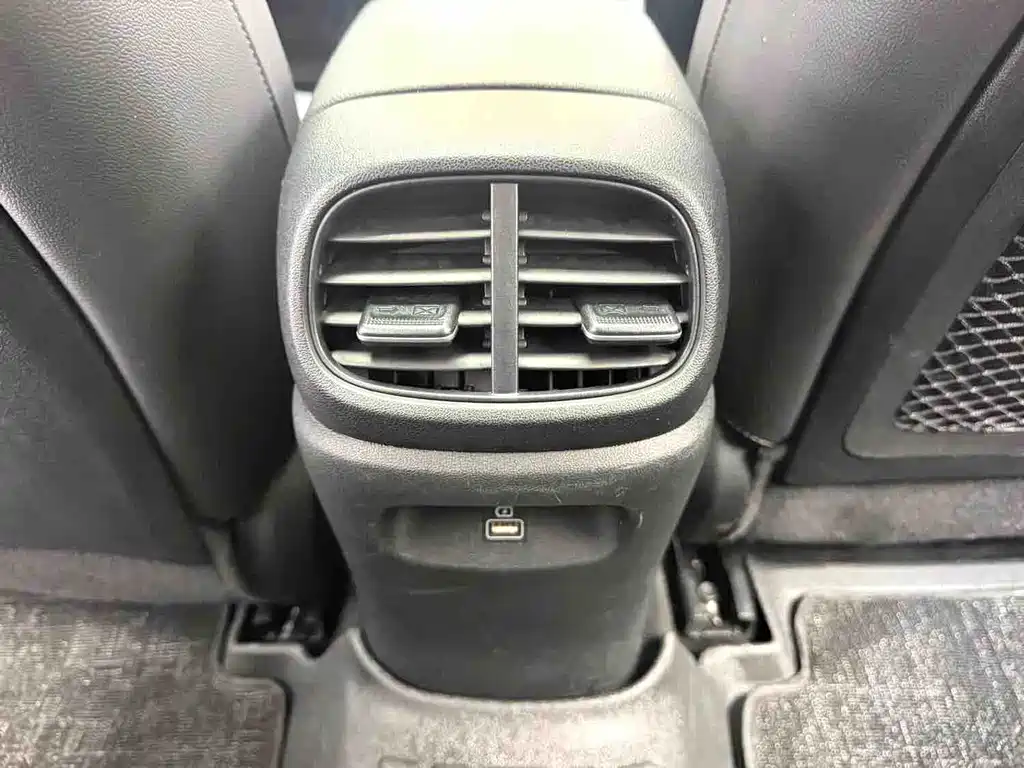 Hyundai Elantra 2023 — фото 12