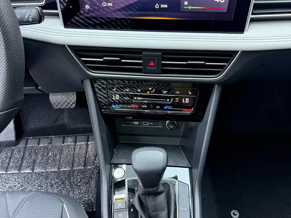 Volkswagen Tiguan L 2023 — фото 12
