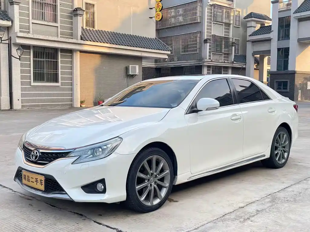 Toyota Reiz 2015 — фото 1