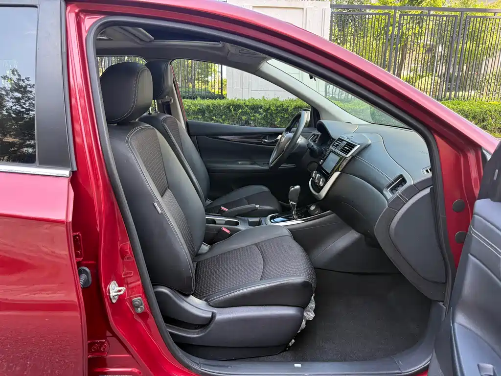 Nissan Tiida 2018 — фото 15