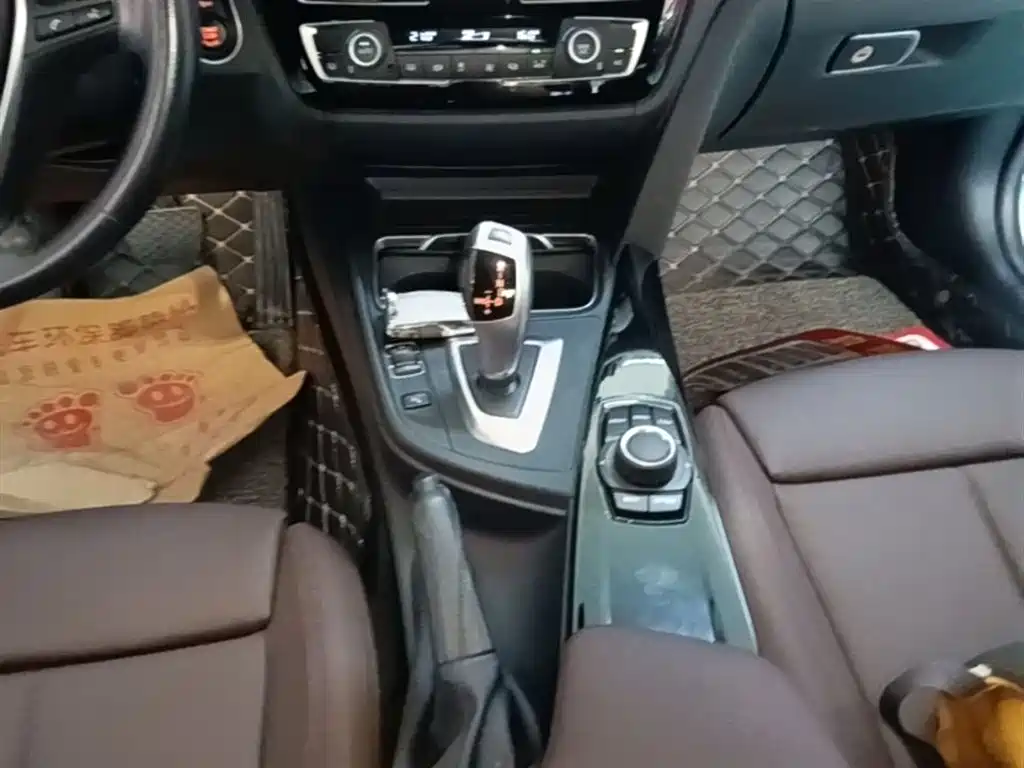 BMW 3 Series 2018 — фото 14