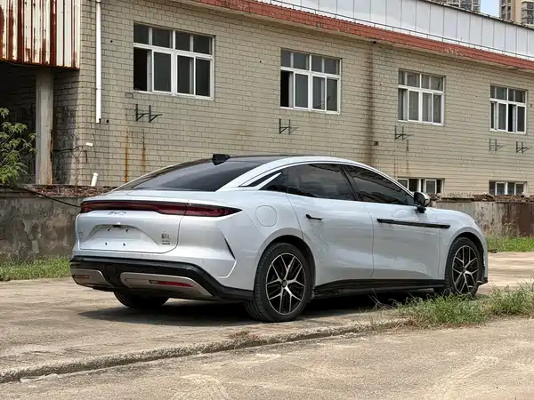 BYD Han L 2025