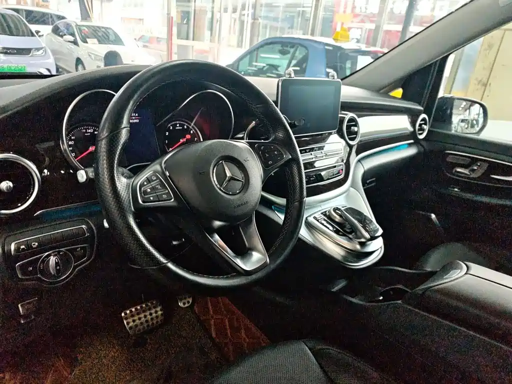 Mercedes-Benz V-Class 2018 — фото 9