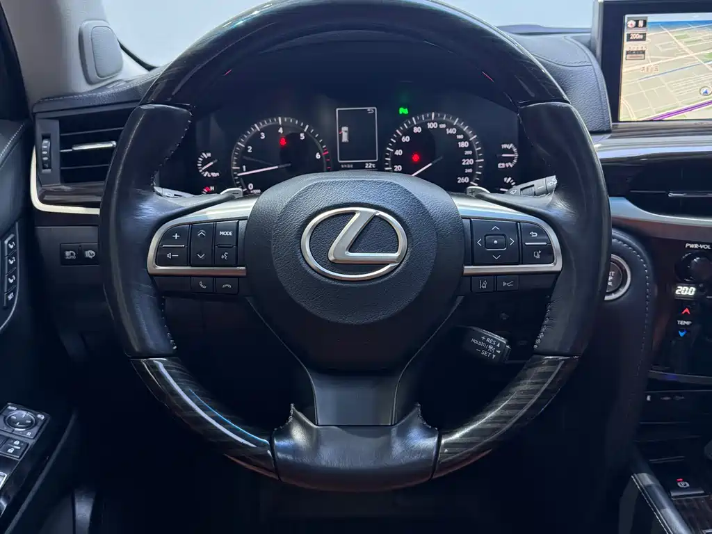 Lexus LX 2019 — фото 15