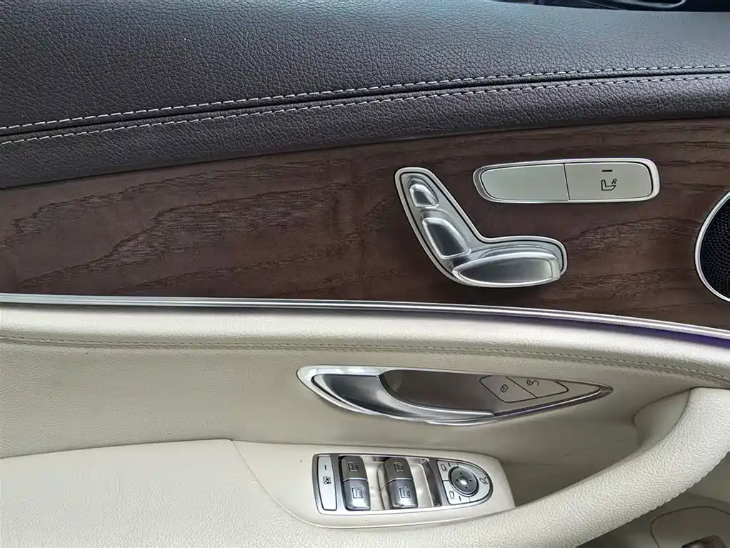 Mercedes-Benz E-Class 2020 — фото 17