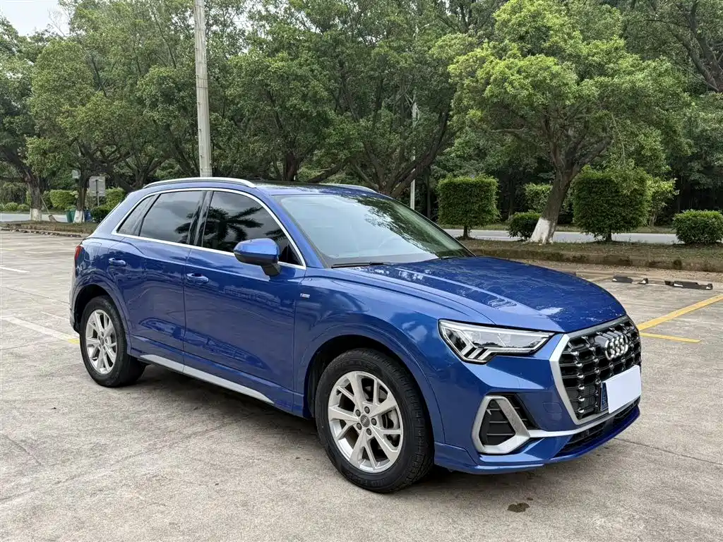 Audi Q3 2019 — фото 8