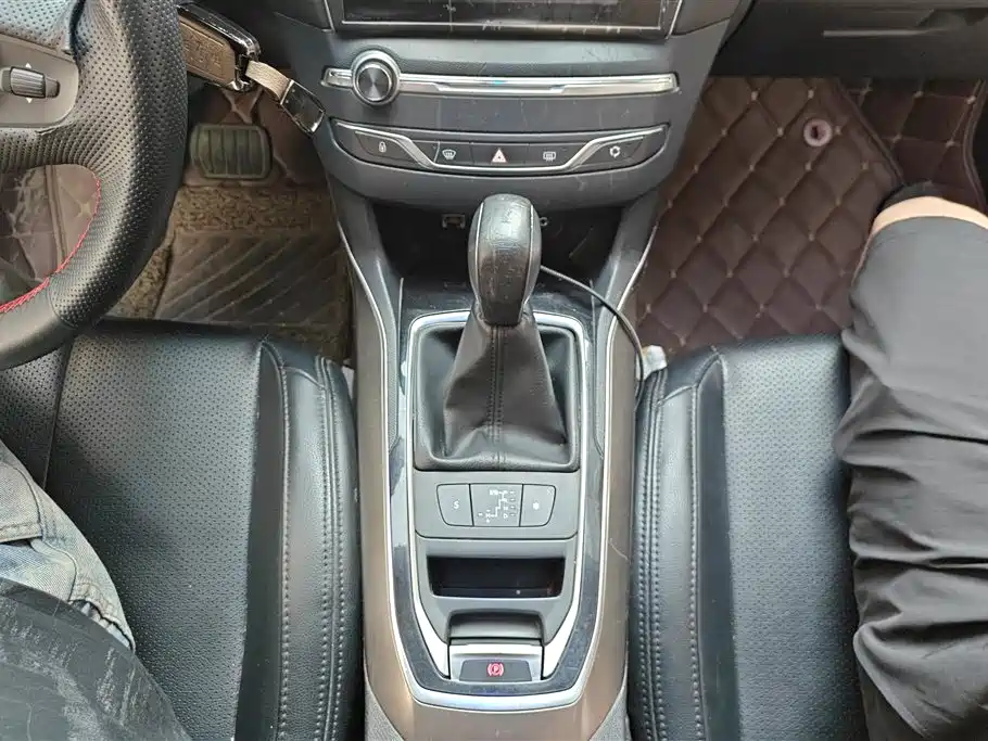 Peugeot 408 2015 — фото 16