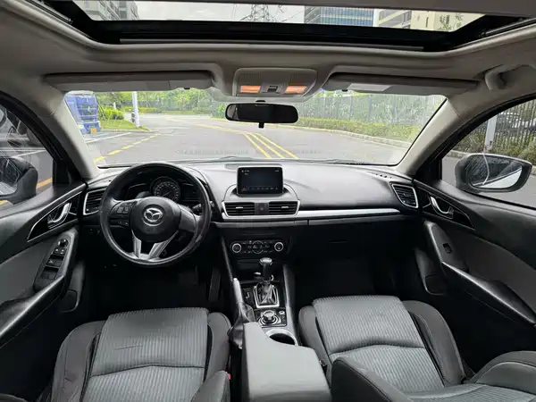 Mazda 3 Axela 2015