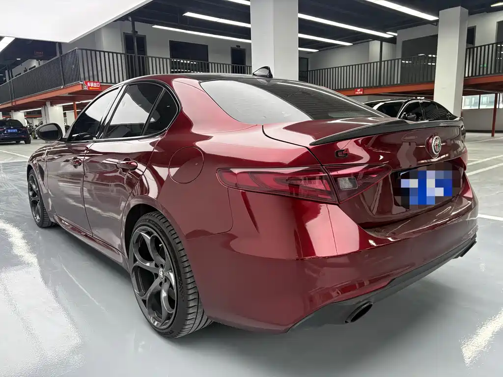 Alfa Romeo Giulia 2020 — фото 15