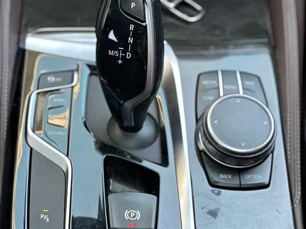 BMW 5 Series 2019 — фото 17
