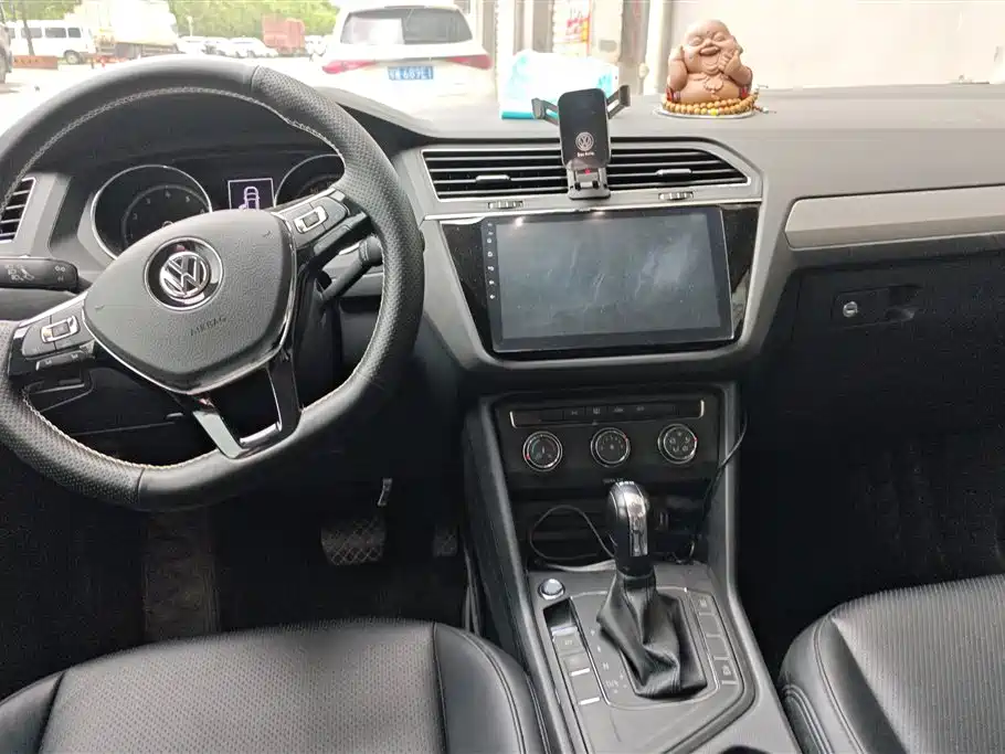 Volkswagen Tiguan L 2018 — фото 12