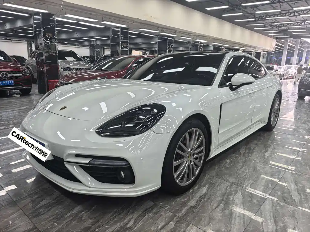Porsche Panamera 2018 — фото 1