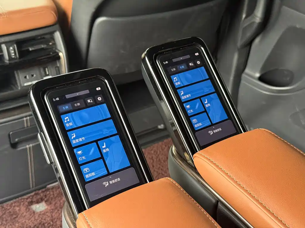 Toyota Alphard 2023 — фото 14
