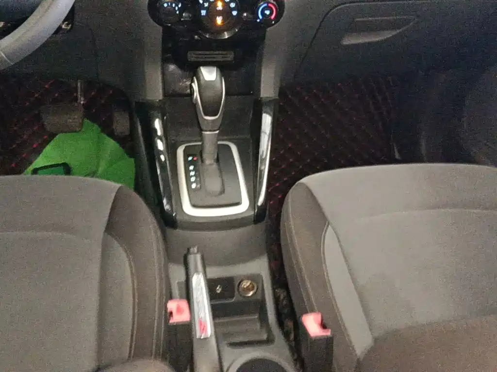 Ford EcoSport 2015 — фото 14