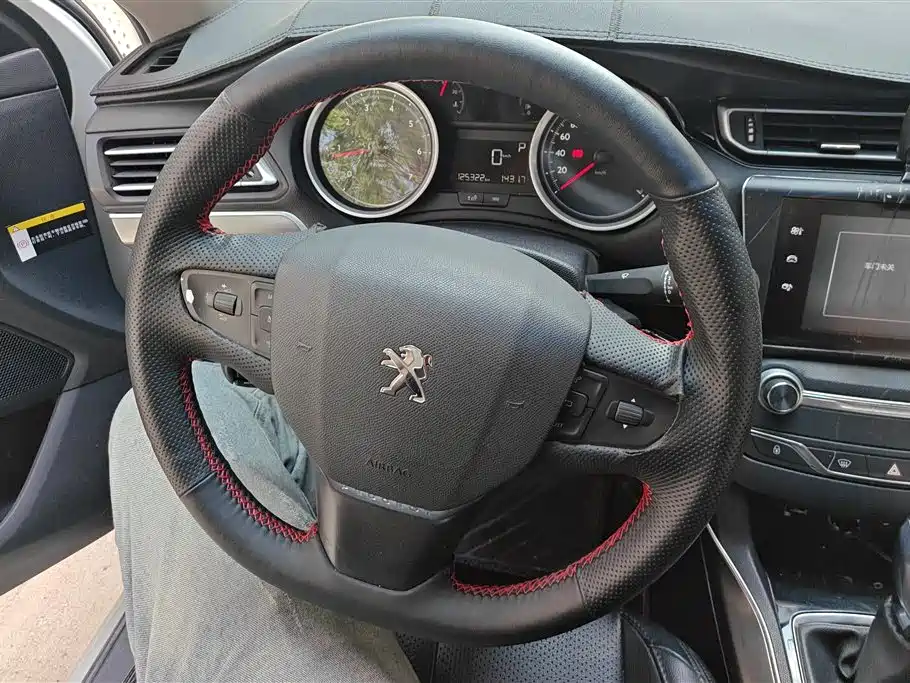 Peugeot 408 2015 — фото 15