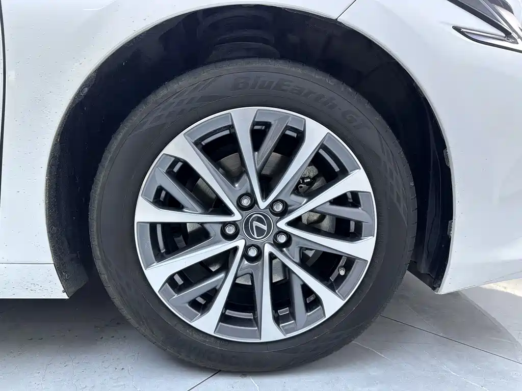 Lexus ES 2025 — фото 15