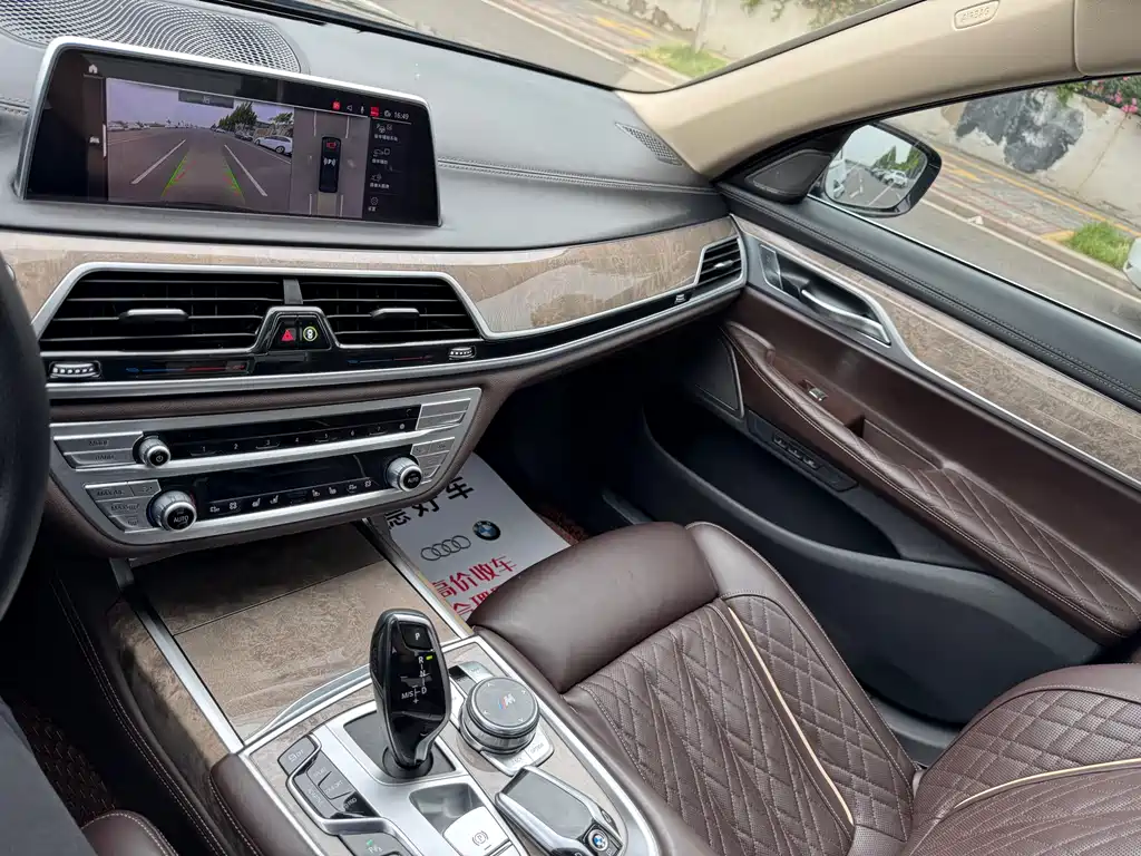 BMW 7 Series 2019 — фото 17