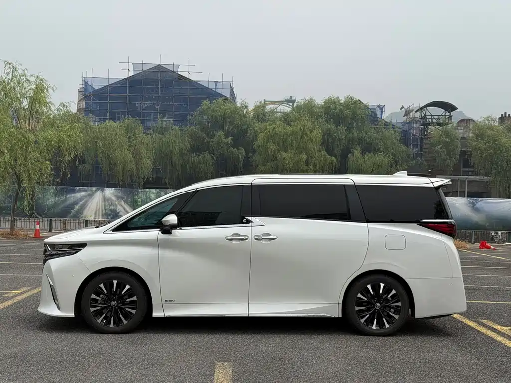 Toyota Alphard 2023 — фото 6