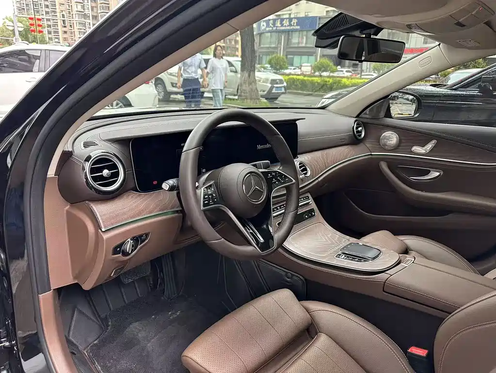 Mercedes-Benz E-Class 2023 — фото 7