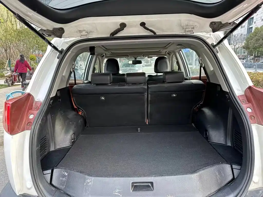 Toyota RAV4 2015 — фото 7