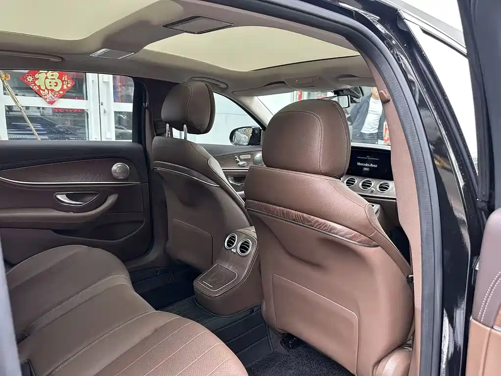 Mercedes-Benz E-Class 2023 — фото 11
