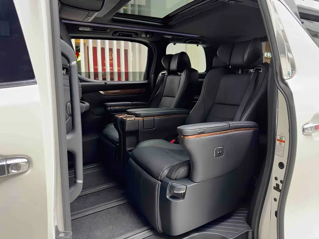 Toyota Alphard 2020 — фото 11