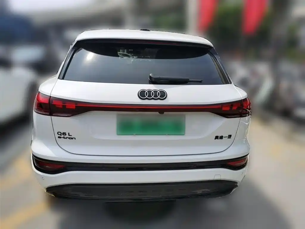 Audi Q6L e-tron 2025 — фото 10