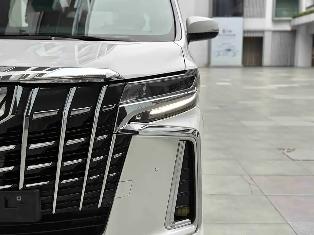 Toyota Alphard 2020 — фото 31