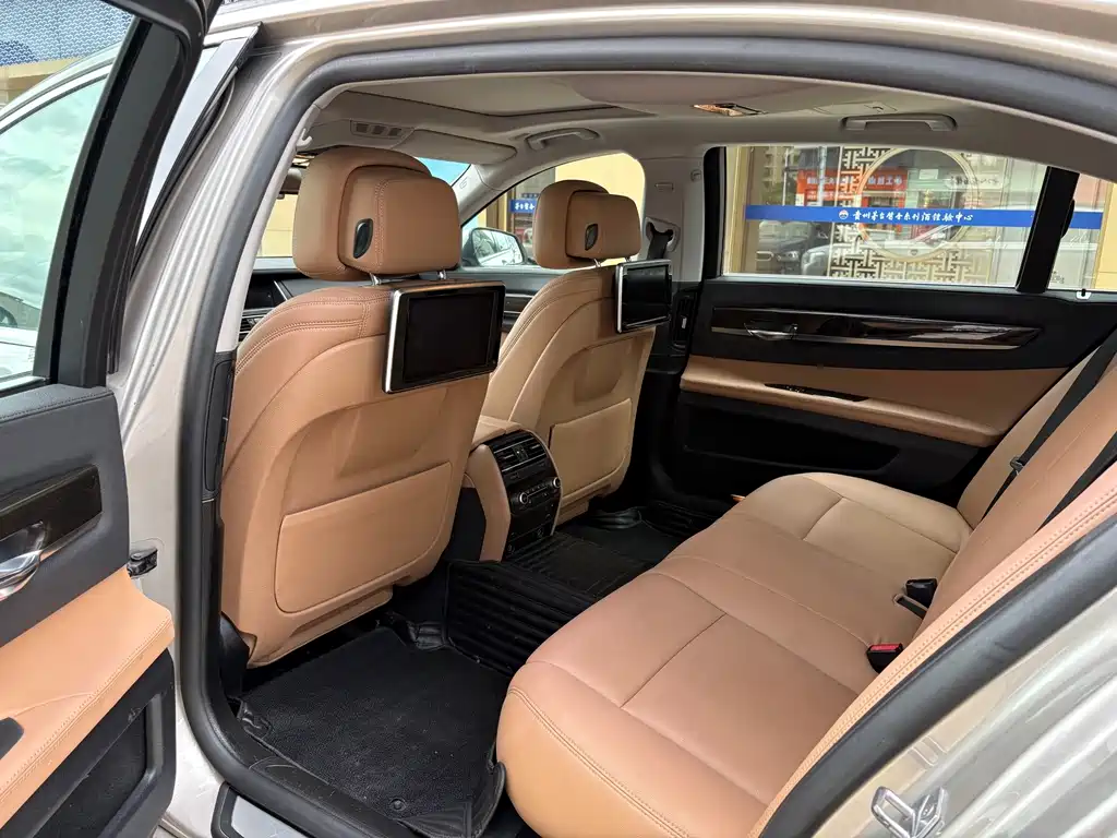 BMW 7 Series 2015 — фото 10