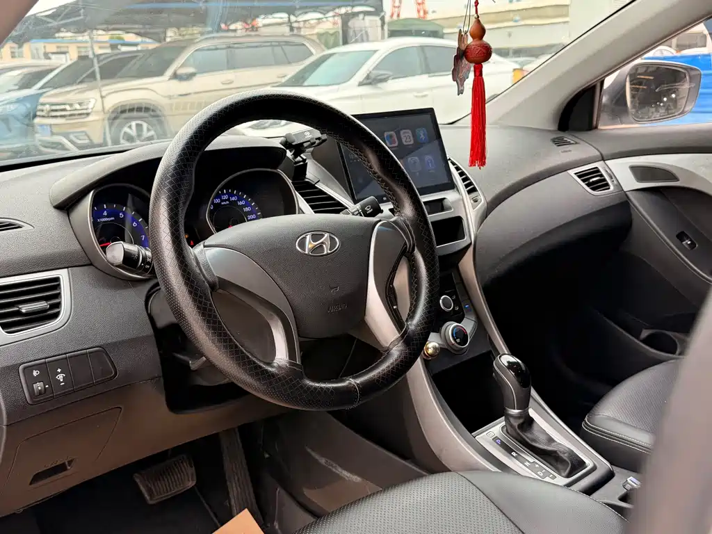 Hyundai Elantra Langdong 2017 — фото 10
