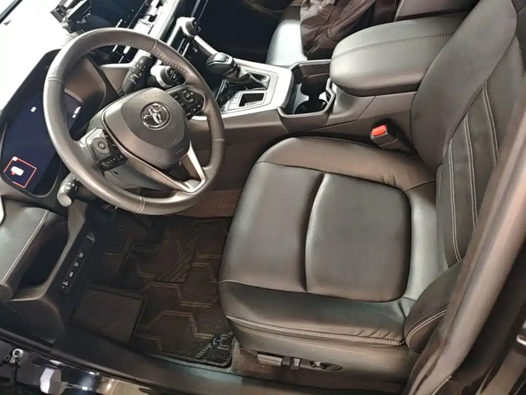 Toyota RAV4 2023 — фото 16