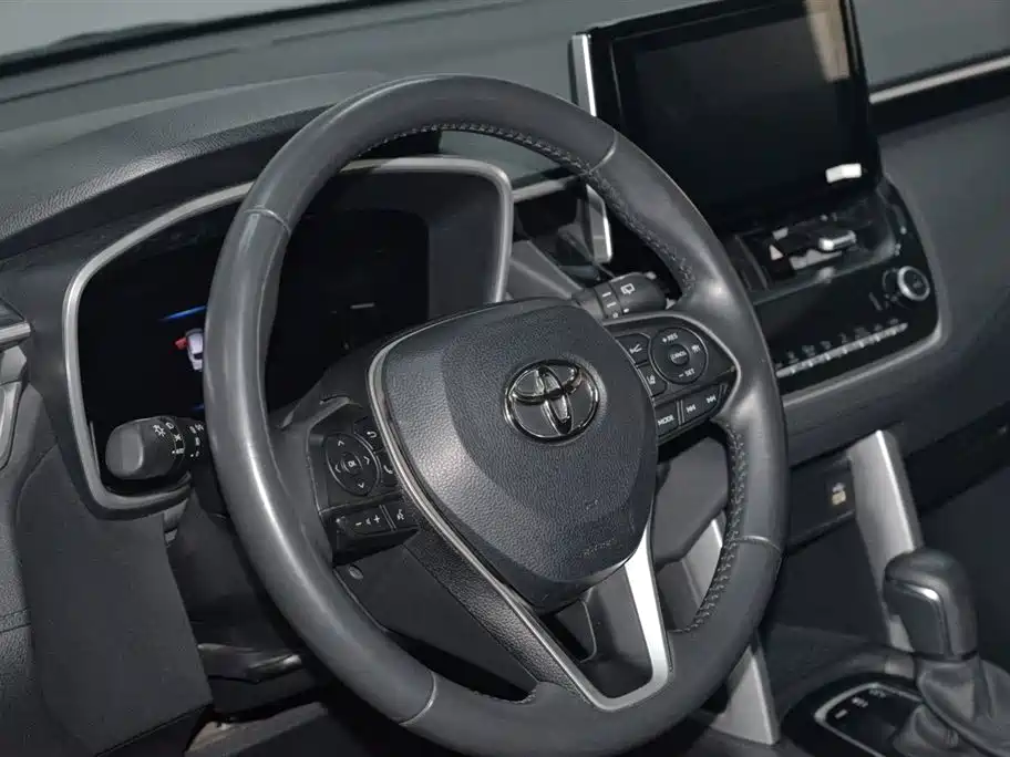 Toyota Corolla Cross 2022 — фото 8