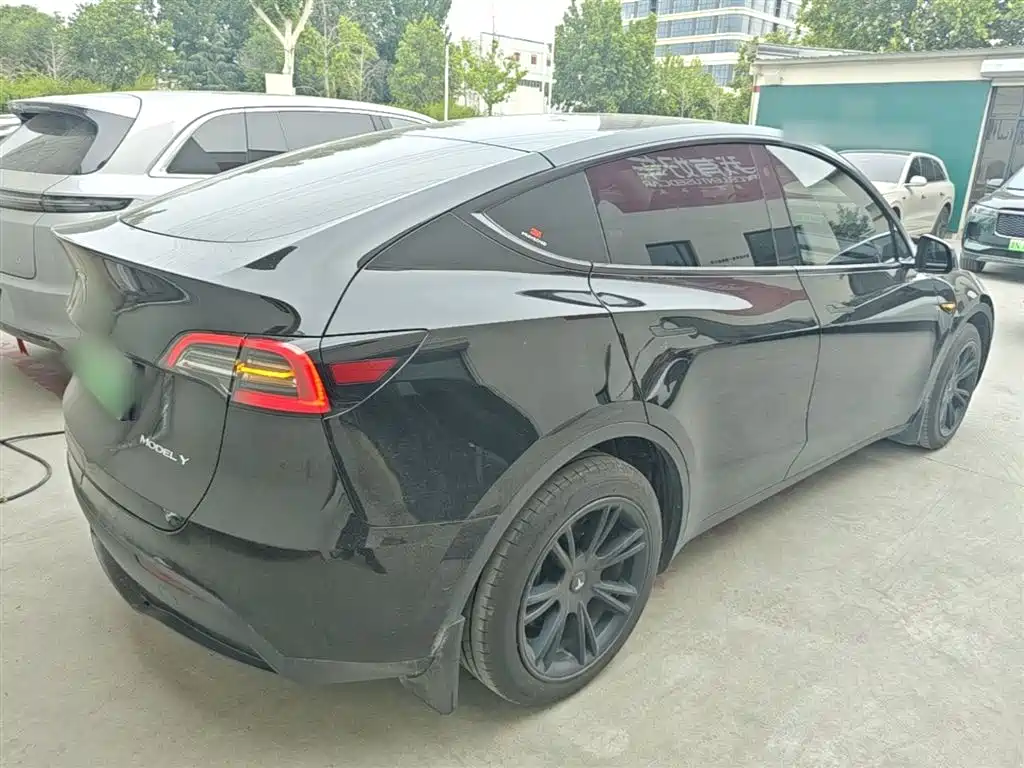 Tesla Model Y 2023 — фото 7