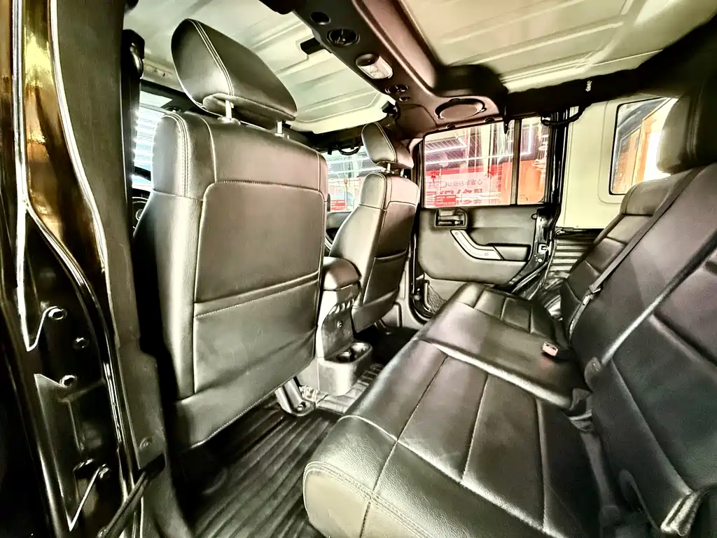 Jeep Wrangler 2013 — фото 9