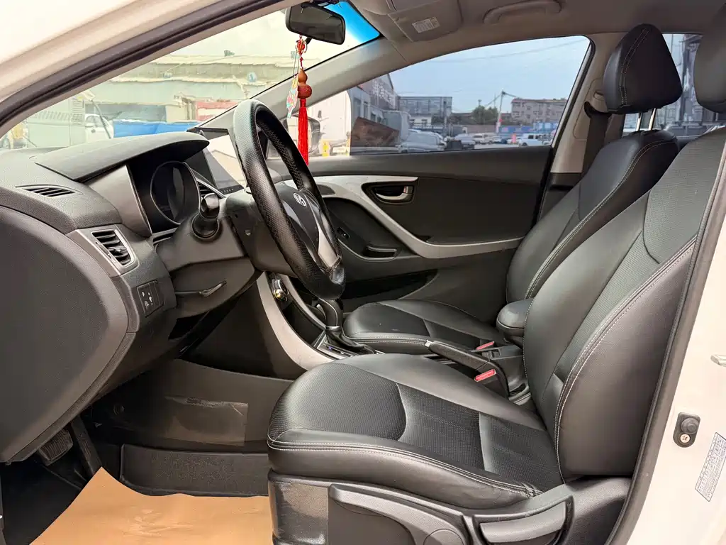 Hyundai Elantra Langdong 2017 — фото 11